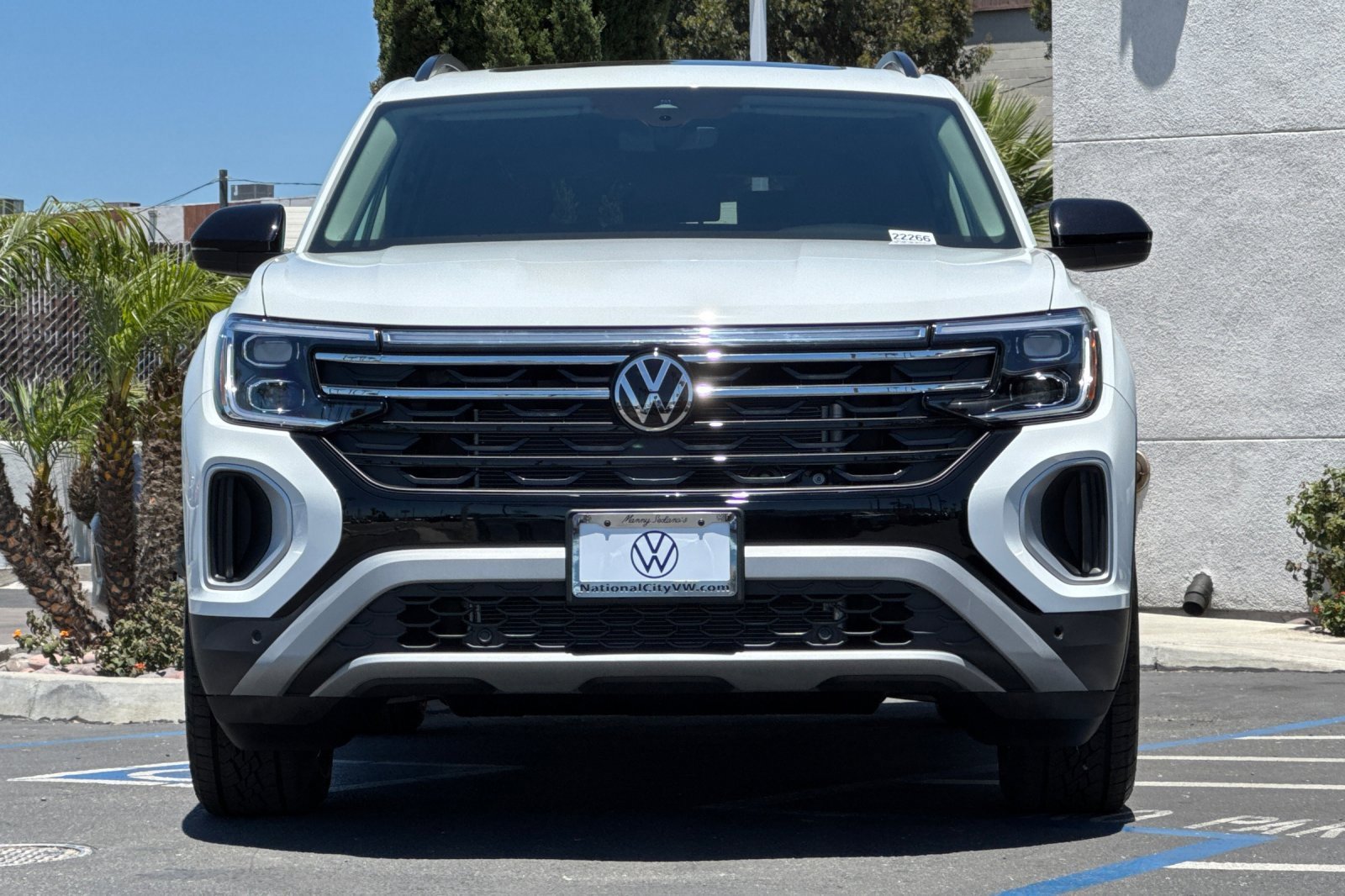 New 2025 Volkswagen Atlas Peak Edition SE image 3