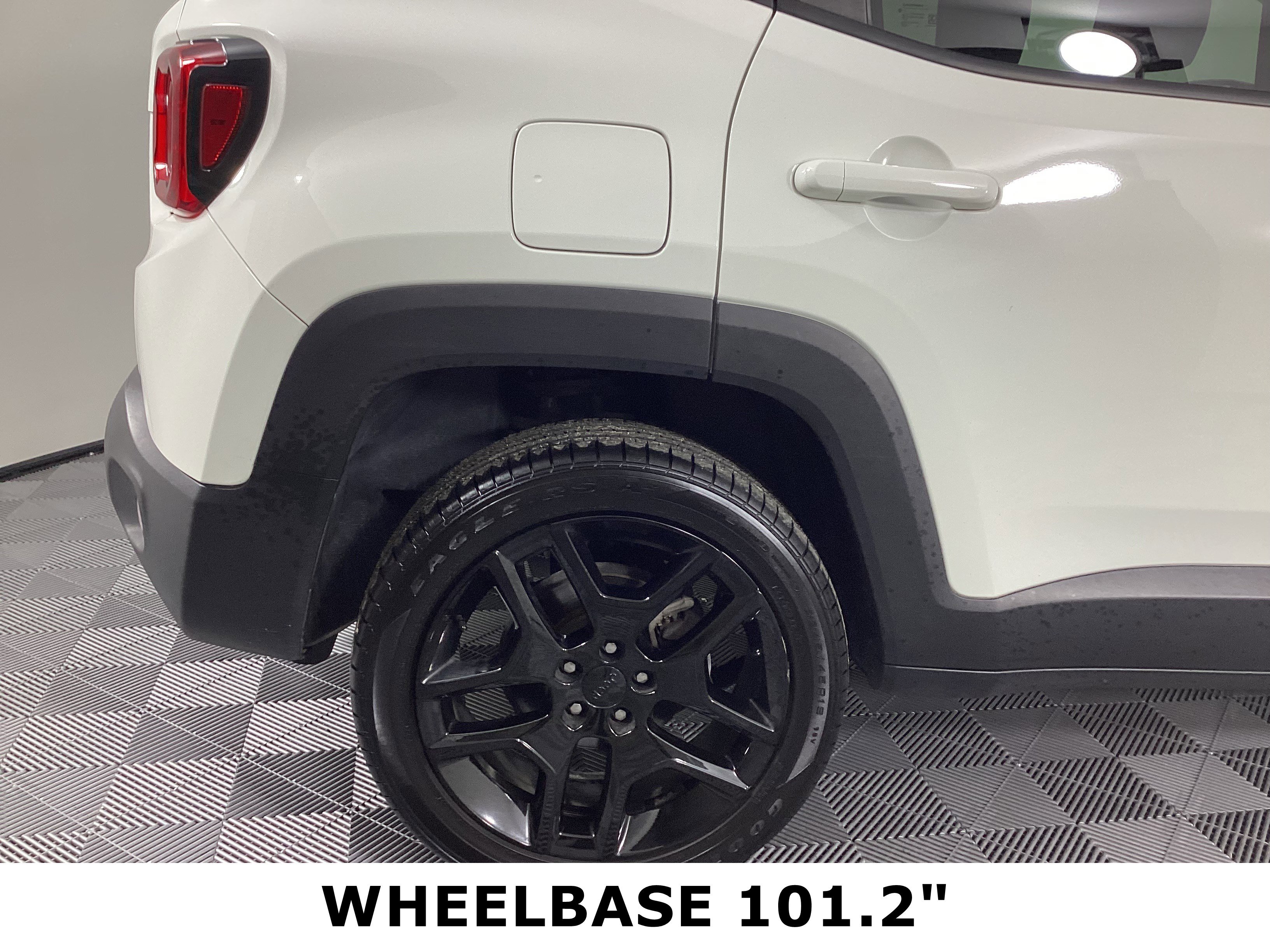 Used 2020 Jeep Renegade Latitude image 9