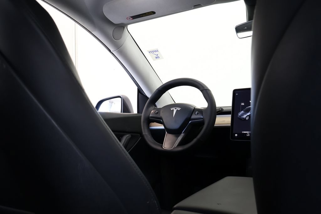 Used 2021 Tesla Model Y Long Range AWD/4WD image 23
