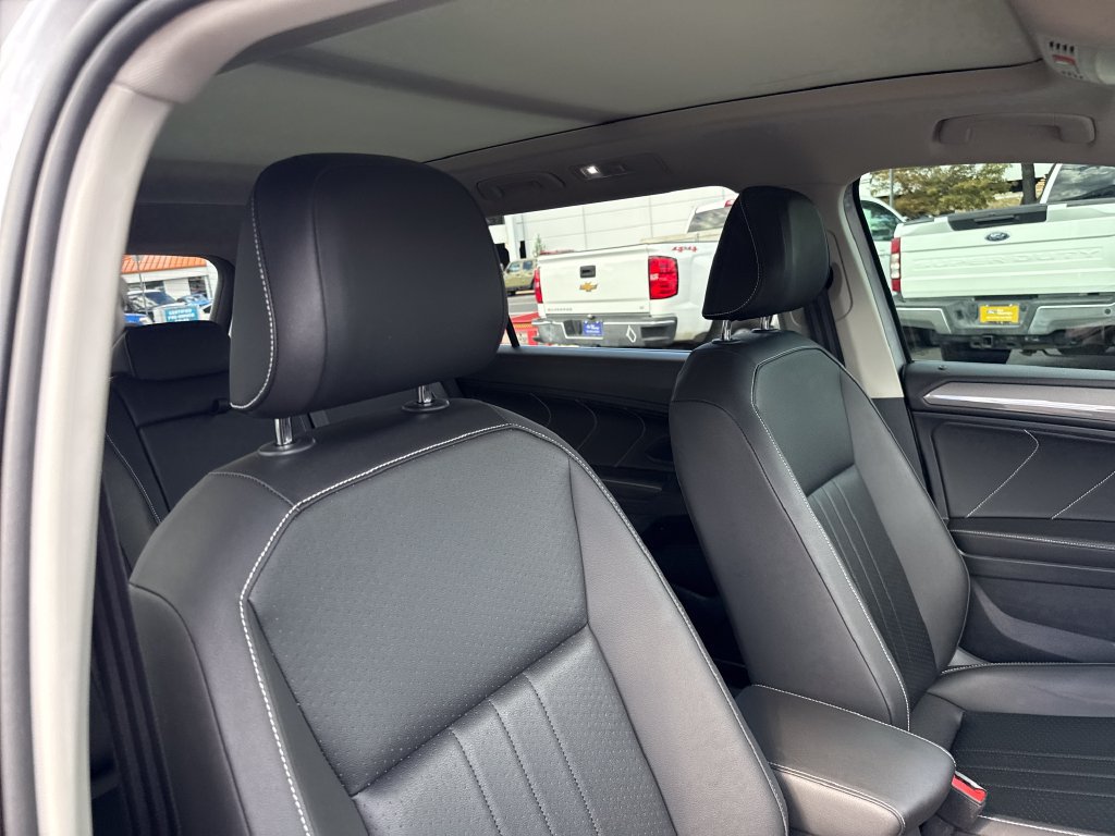 Used 2023 Volkswagen Tiguan SE AWD/4WD image 30