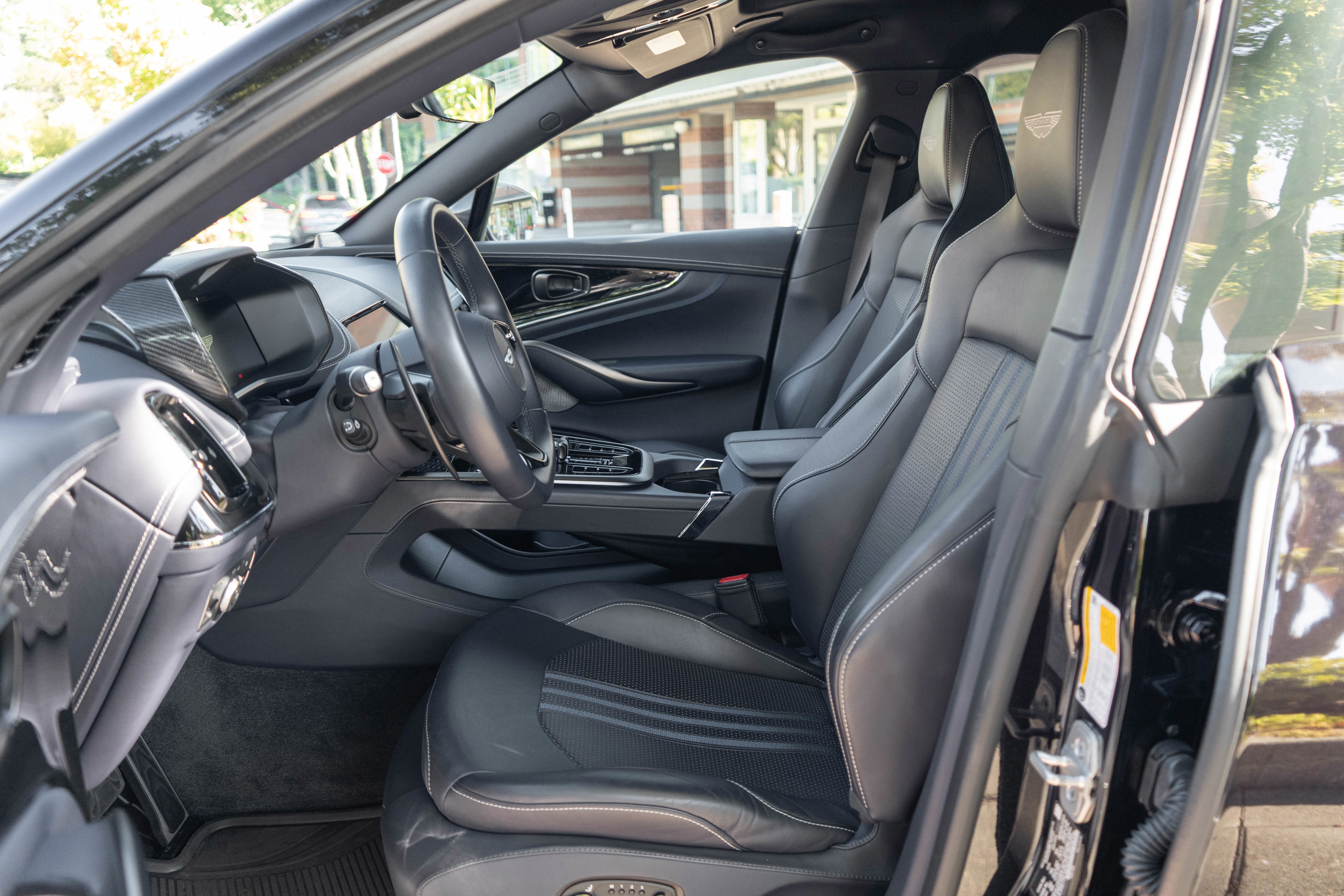 Used 2025 Aston Martin DBX 707 image 11