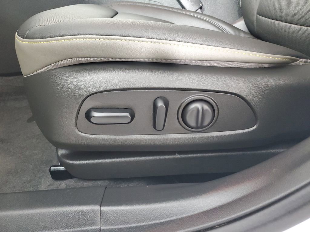 Used 2026 Chevrolet Trax ACTIV image 29