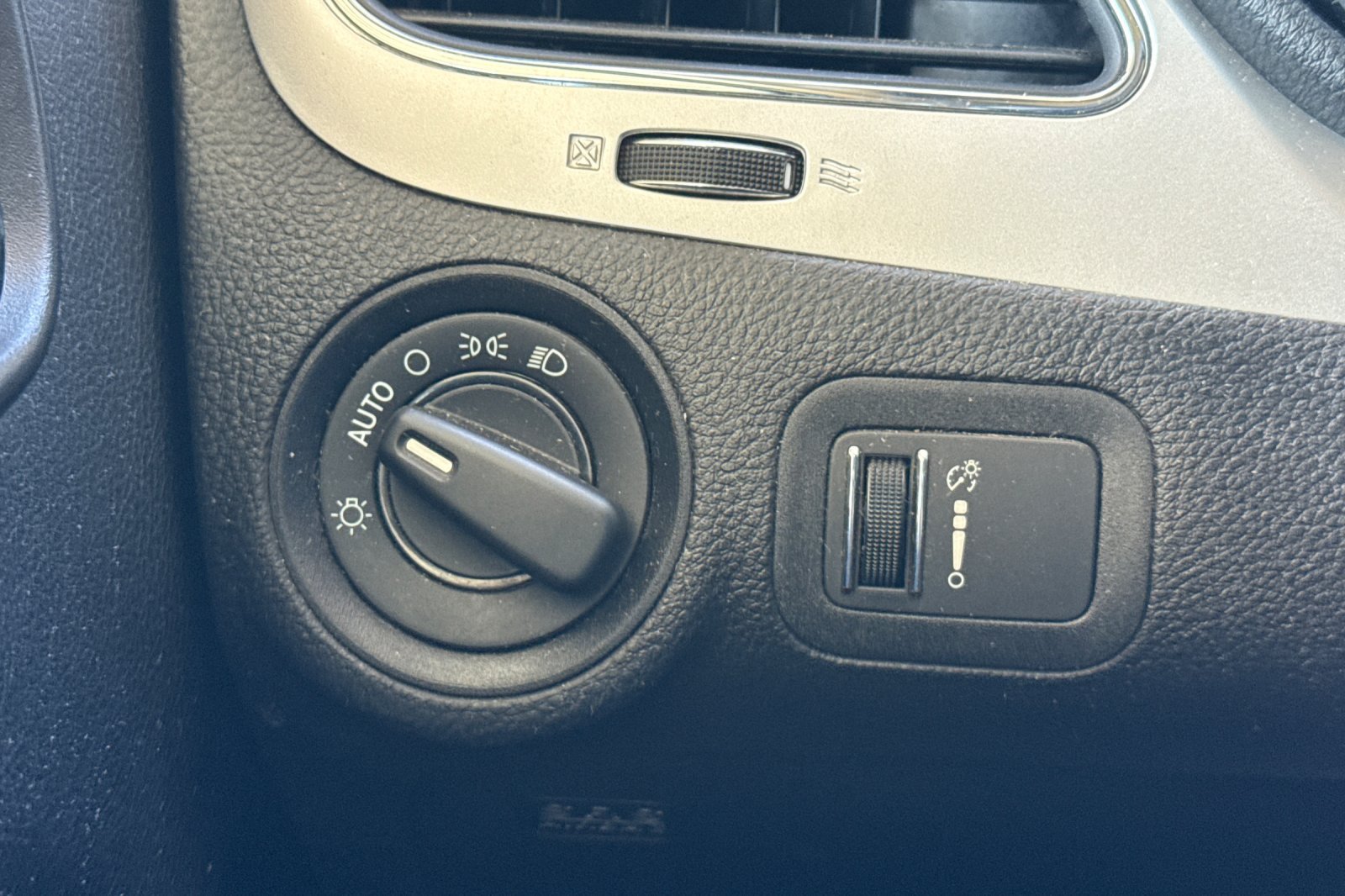 Used 2018 Dodge Journey SE w/ Connectivity Group FWD image 37