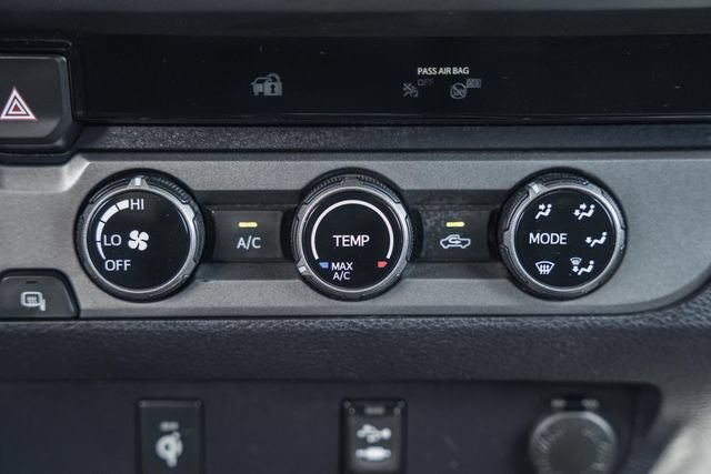 Used 2018 Toyota Tacoma TRD Off-Road w/ Four Season Floor Mat Package AWD/4WD image 25