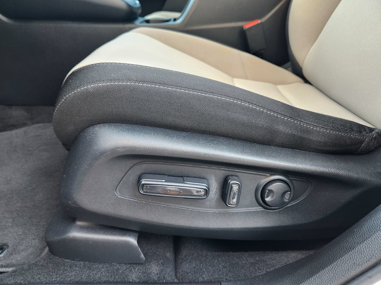 Certified 2025 Honda CR-V EX image 23