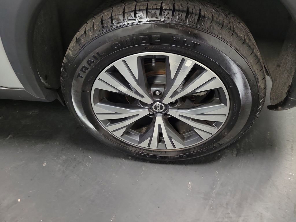 Used 2021 Nissan Rogue SV image 10