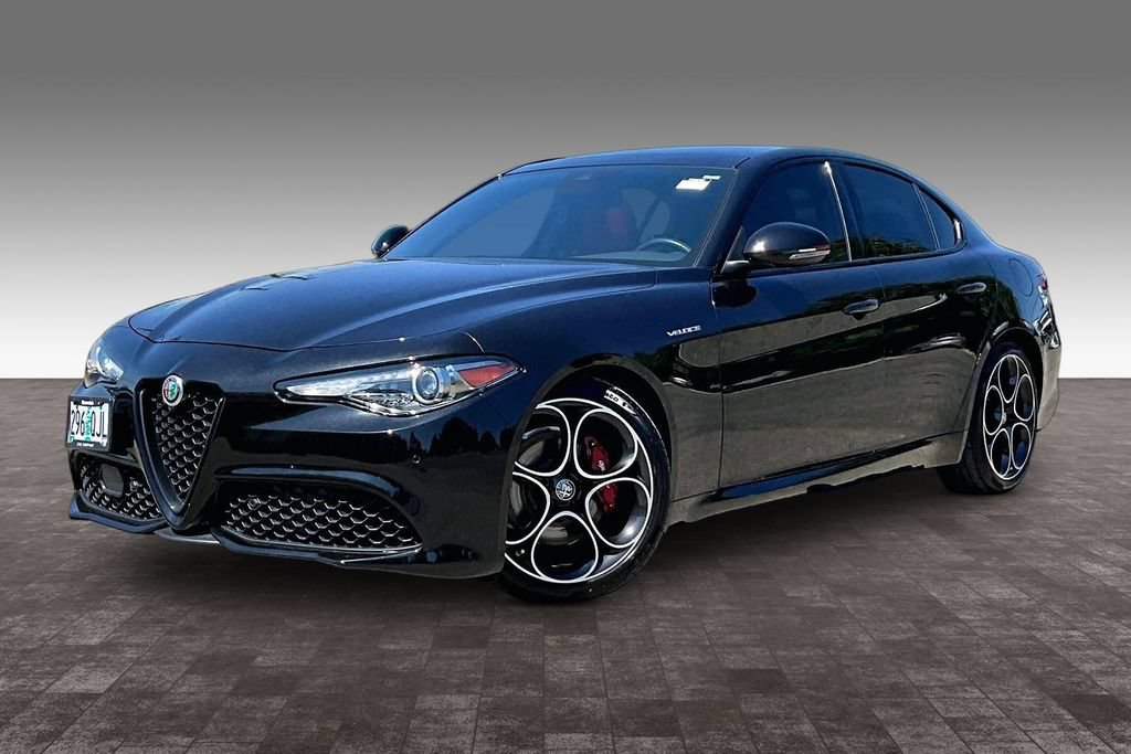 Used 2022 Alfa Romeo Giulia Veloce RWD image 2