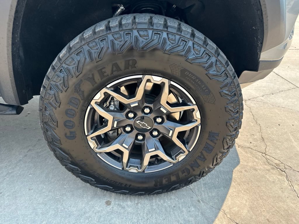 Certified 2025 Chevrolet Colorado ZR2 w/ Technology Package AWD/4WD image 35