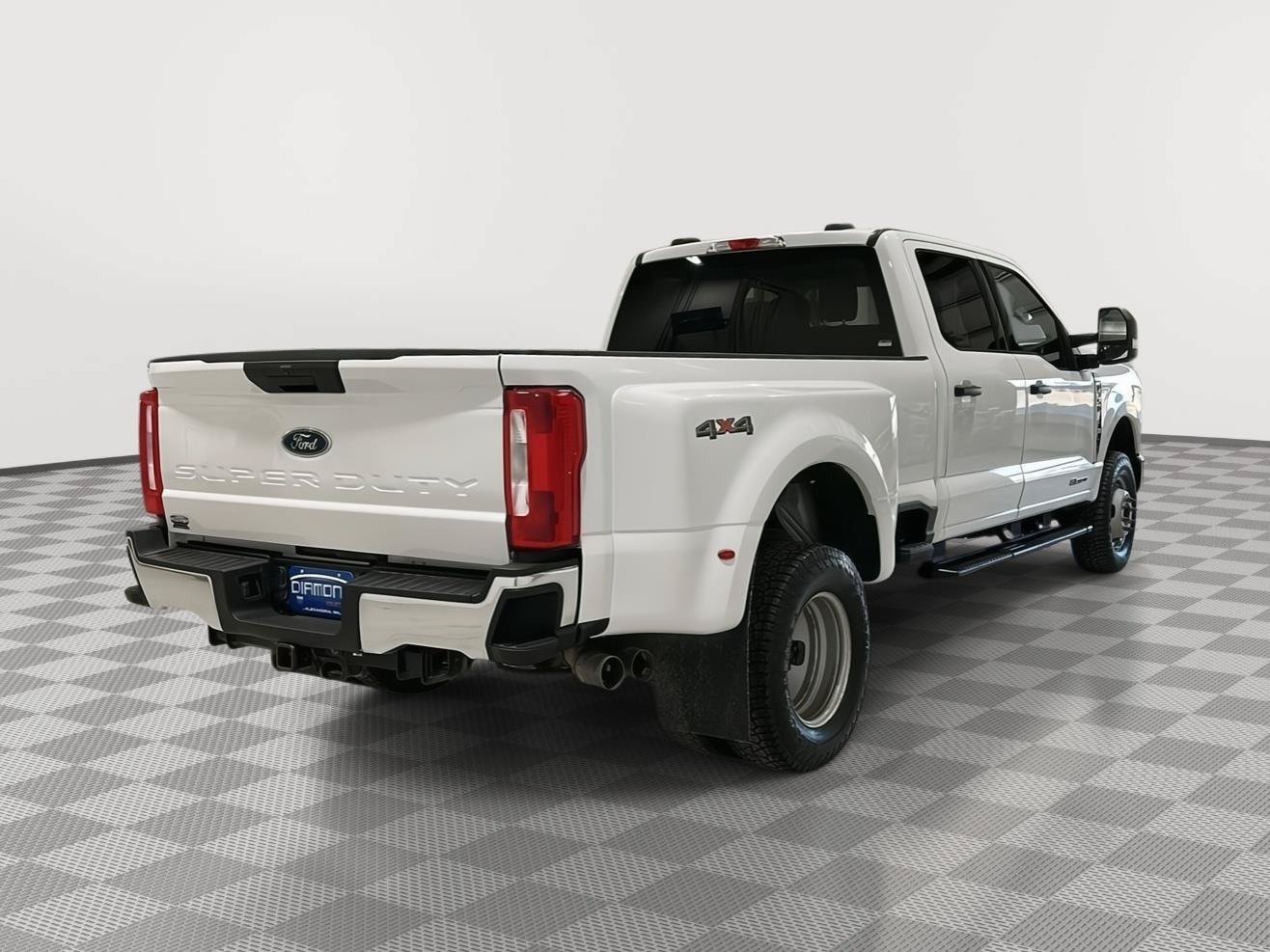 Used 2023 Ford F350 4x4 Crew Cab DRW Super Duty image 5