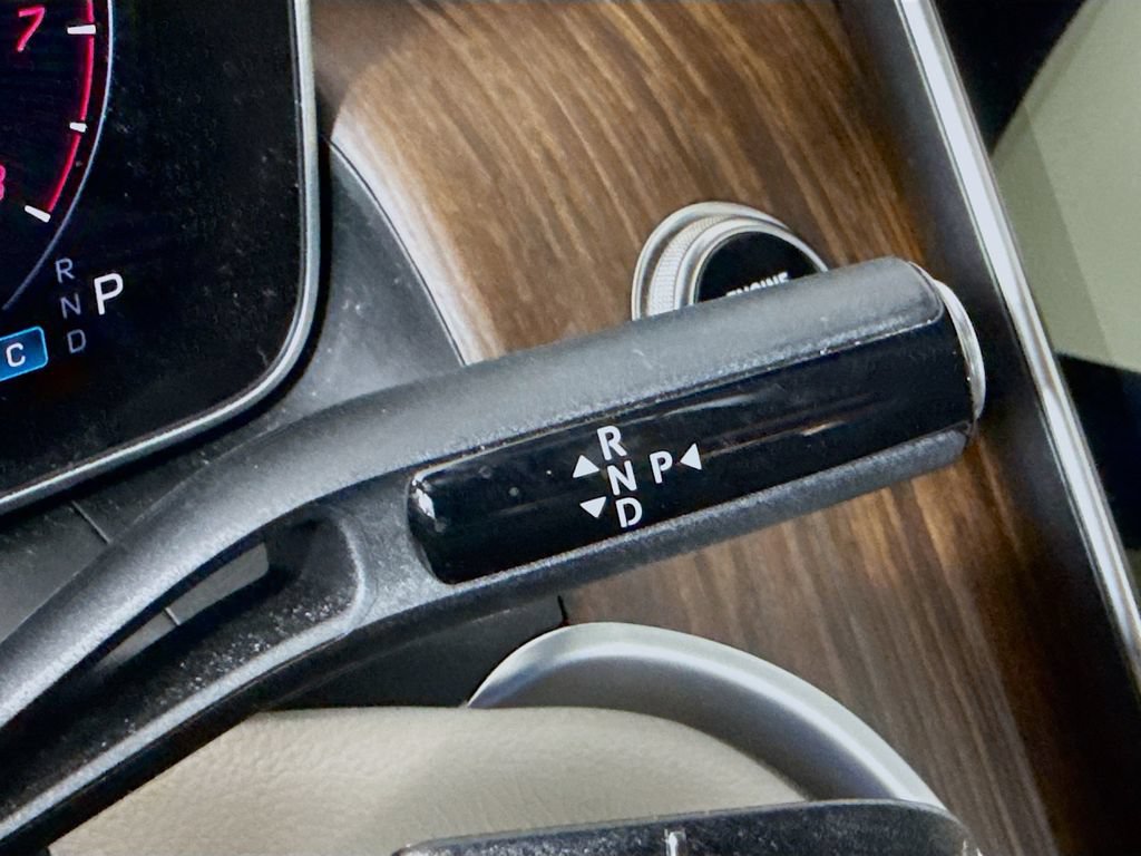 Used 2025 Mercedes-Benz GLC 300 4MATIC image 16