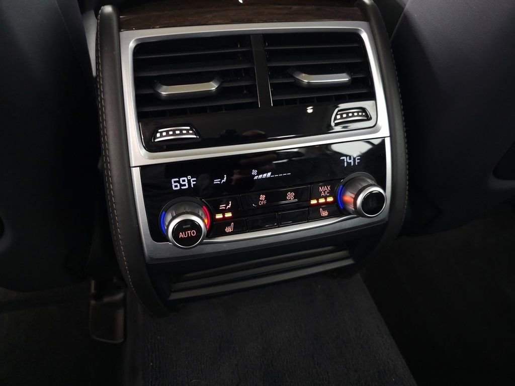 Used 2020 BMW 750i xDrive image 41