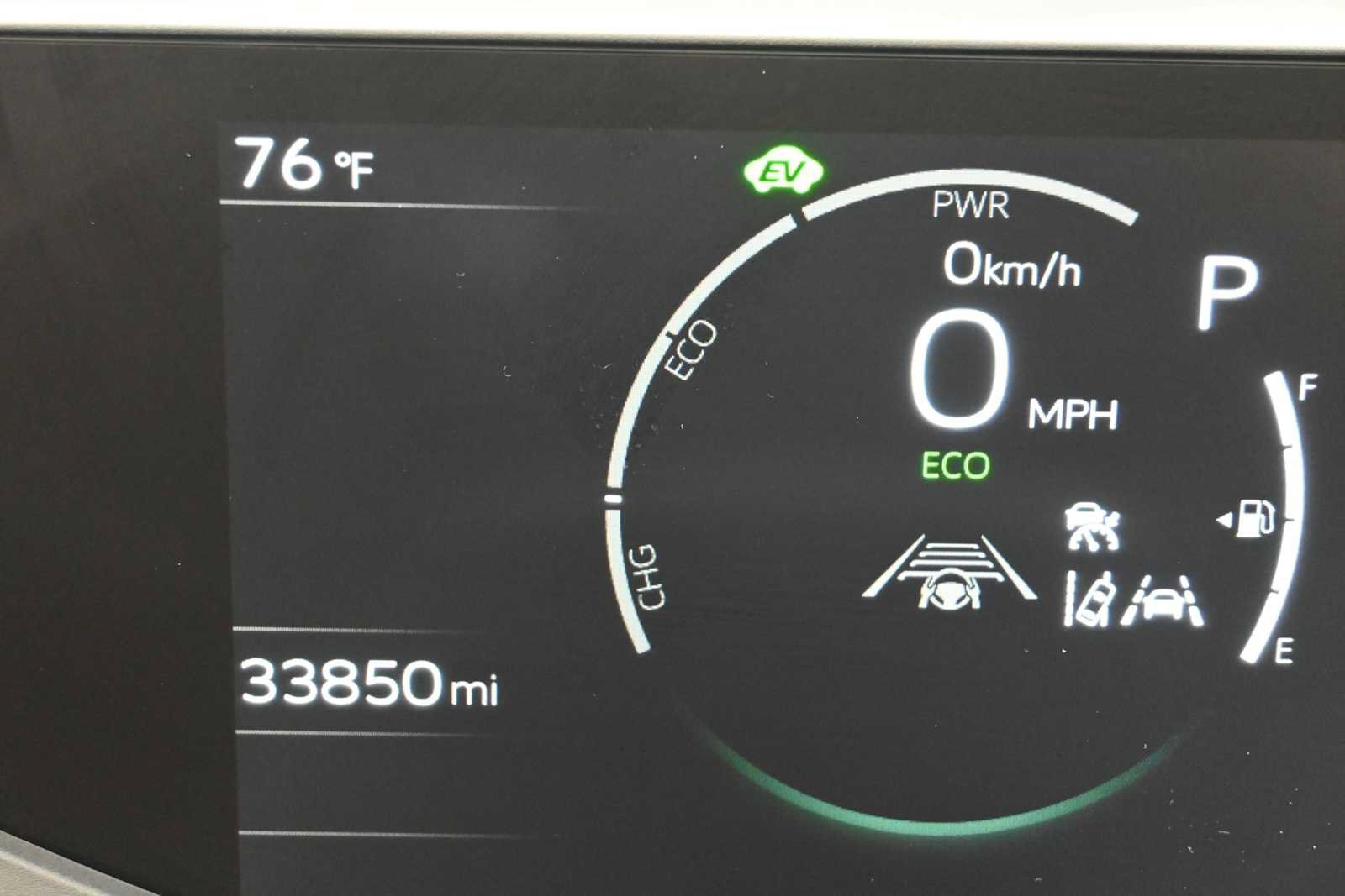 Certified 2025 Toyota Prius LE FWD image 16