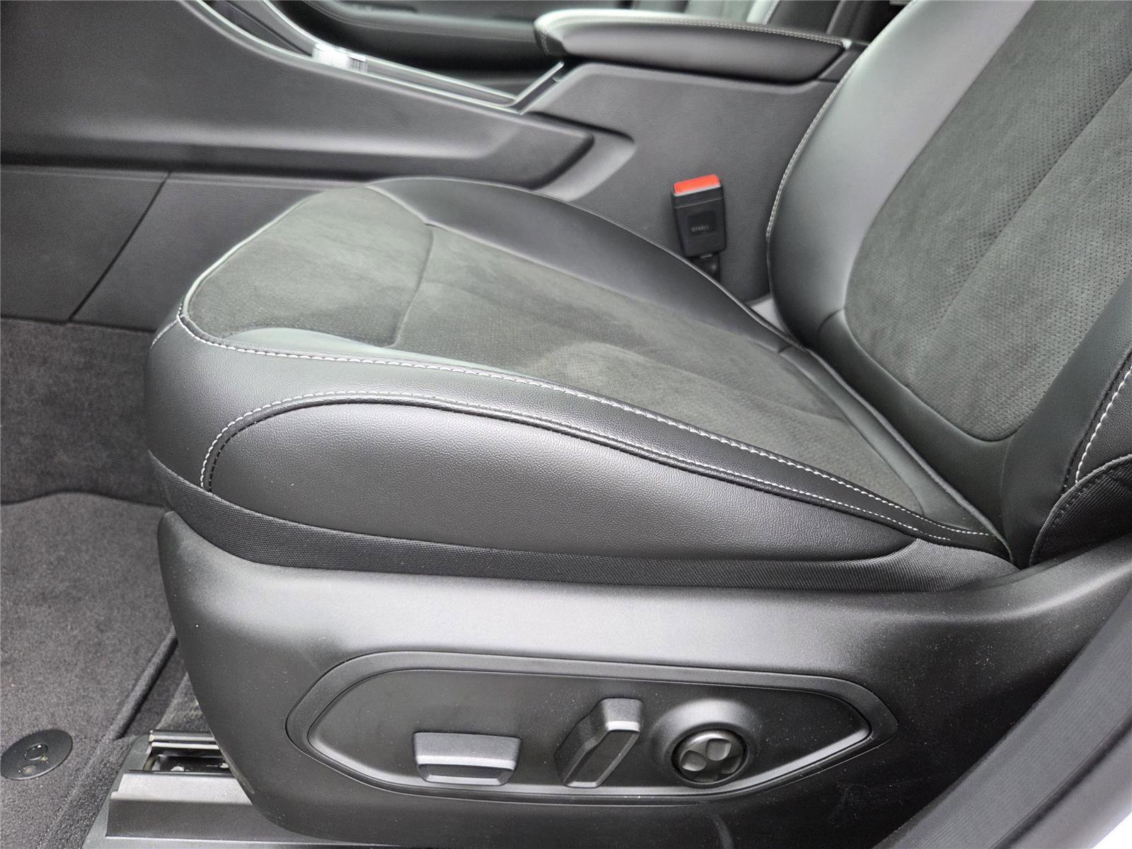 New 2026 Jeep Grand Cherokee L 2WD image 19