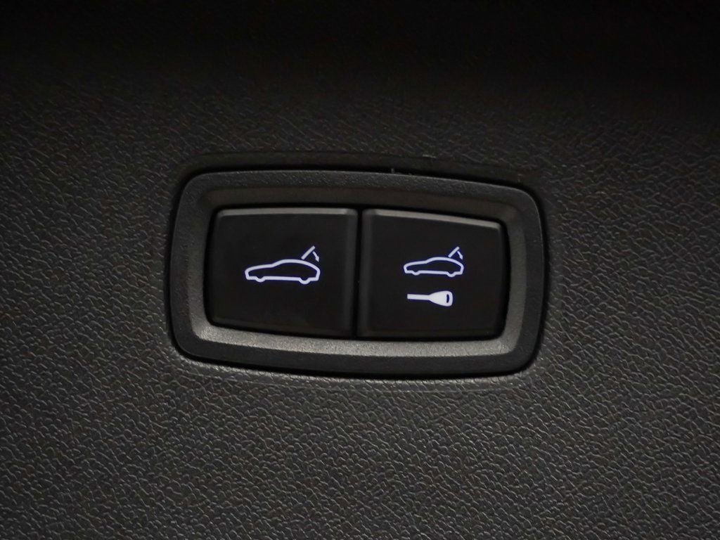 Used 2025 Porsche Cayenne E-Hybrid w/ Premium Package image 14