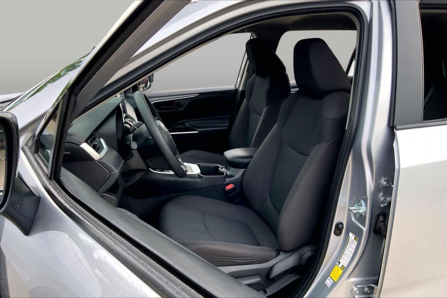 Used 2025 Toyota RAV4 LE FWD image 8