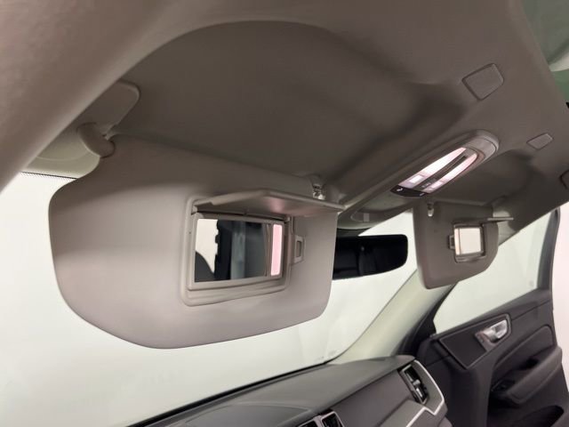Used 2025 Volvo XC60 B5 Plus image 35