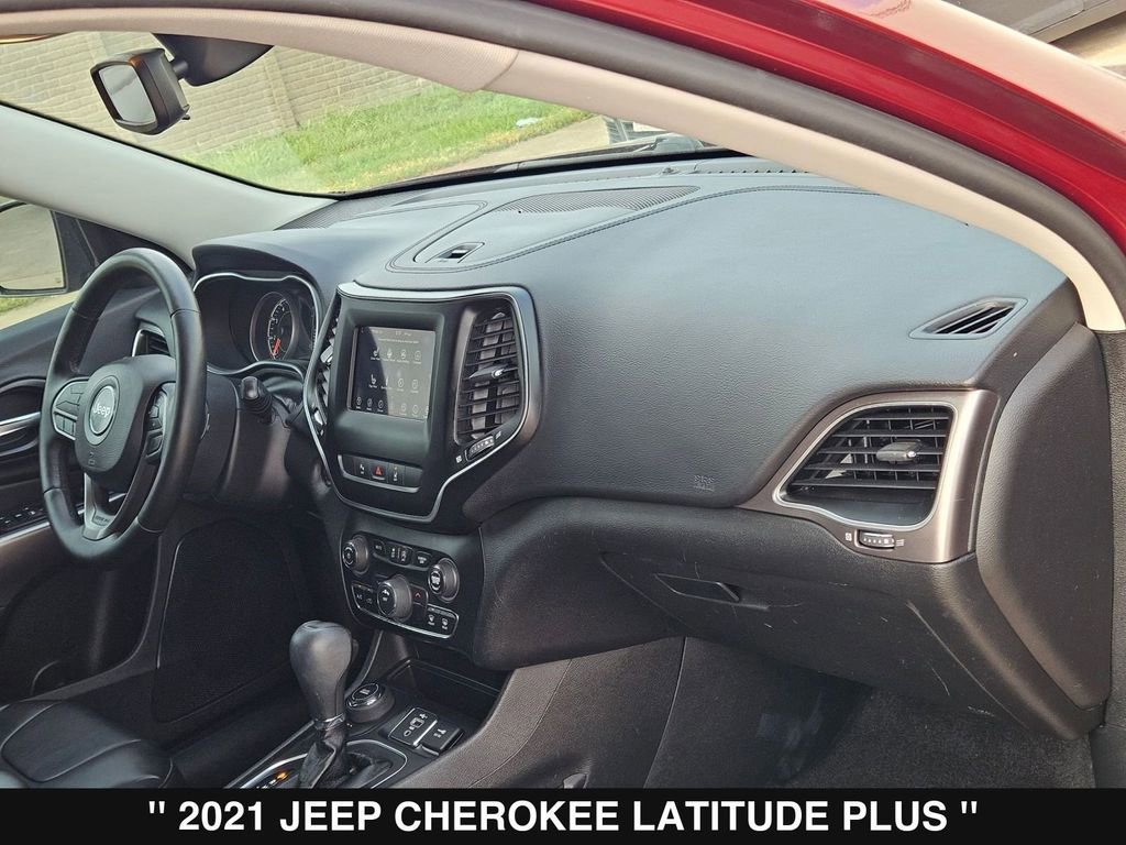Used 2021 Jeep Cherokee Latitude Plus AWD/4WD image 29
