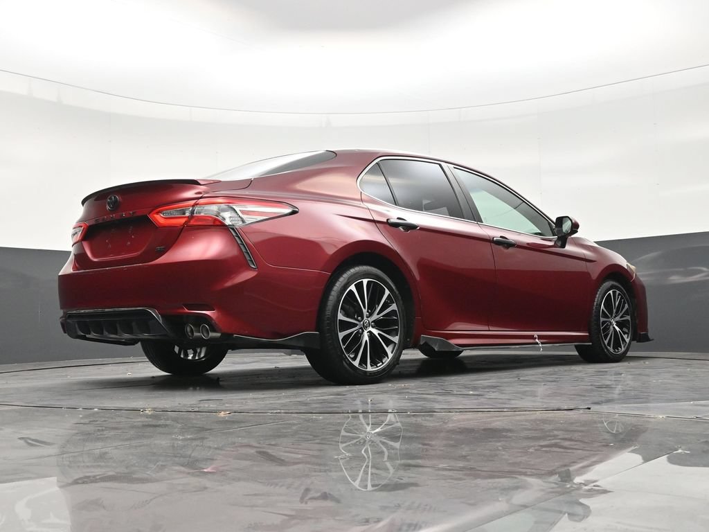 Used 2018 Toyota Camry SE FWD image 24