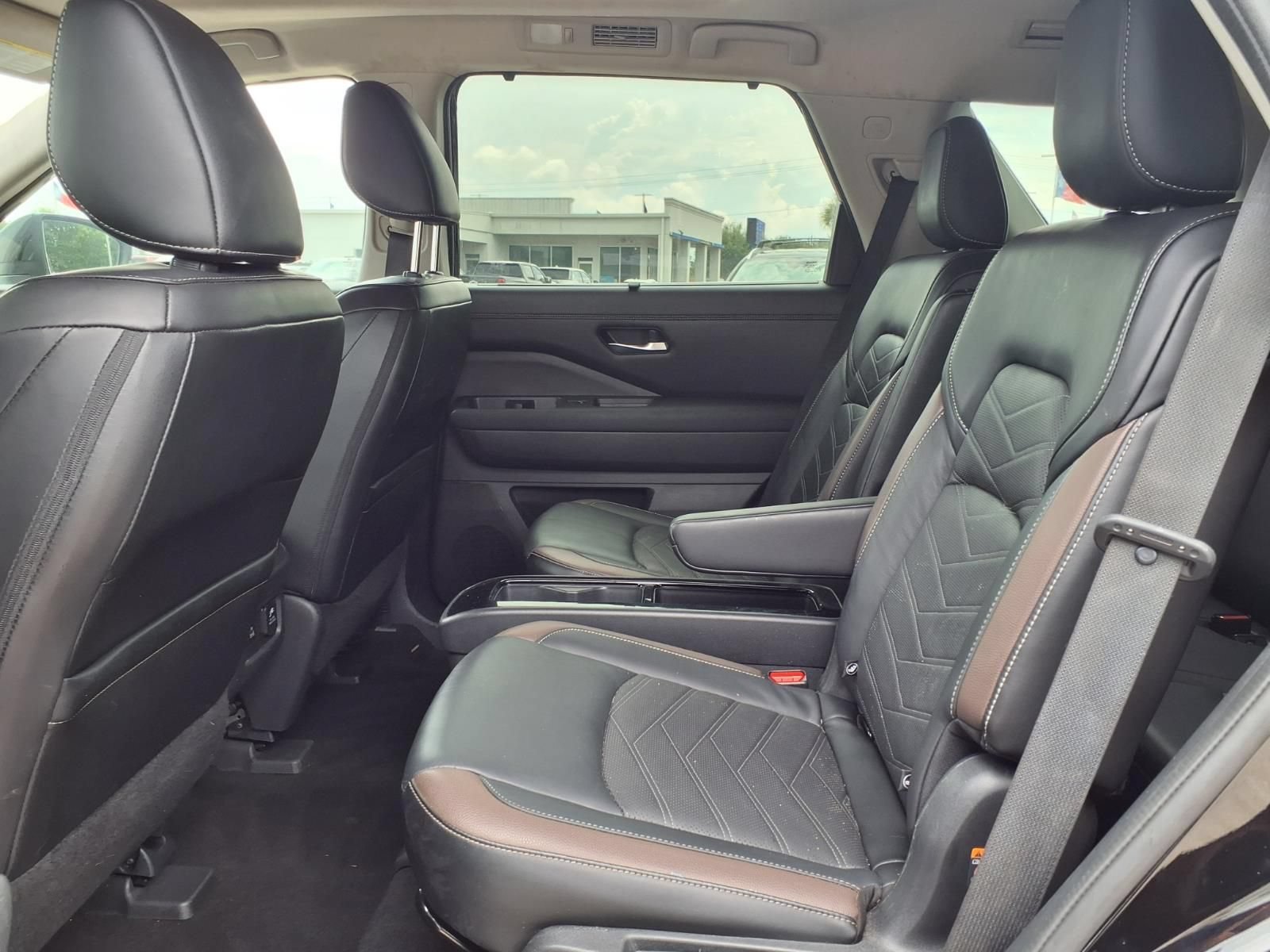 Used 2023 Nissan Pathfinder Platinum AWD/4WD image 16