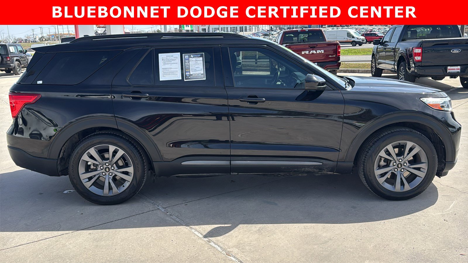 Used 2022 Ford Explorer XLT w/ Equipment Group 202A image 4