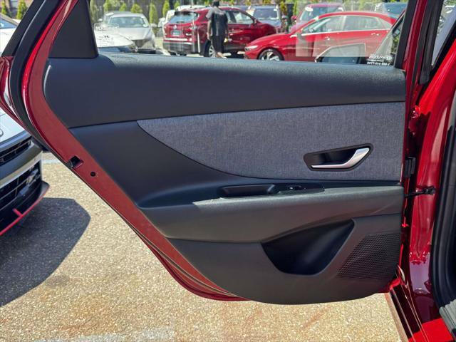 Used 2025 Hyundai Elantra Limited FWD image 10
