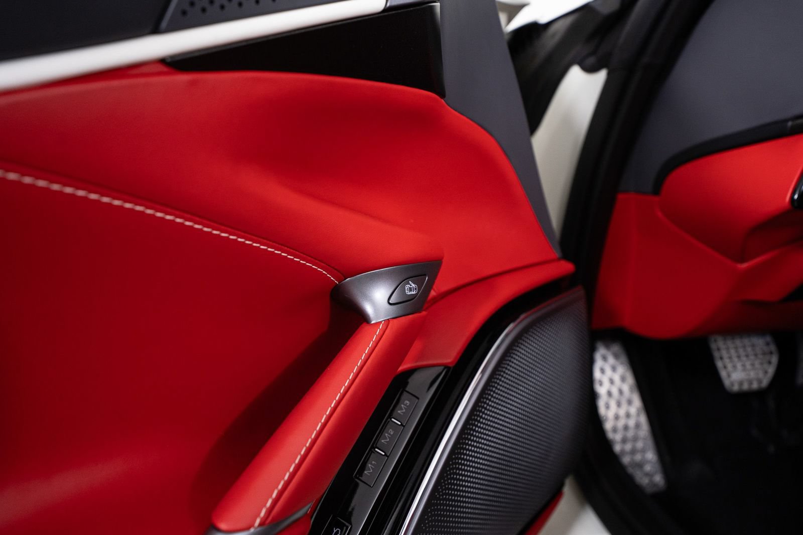 Certified 2025 Ferrari Roma Spider RWD image 21