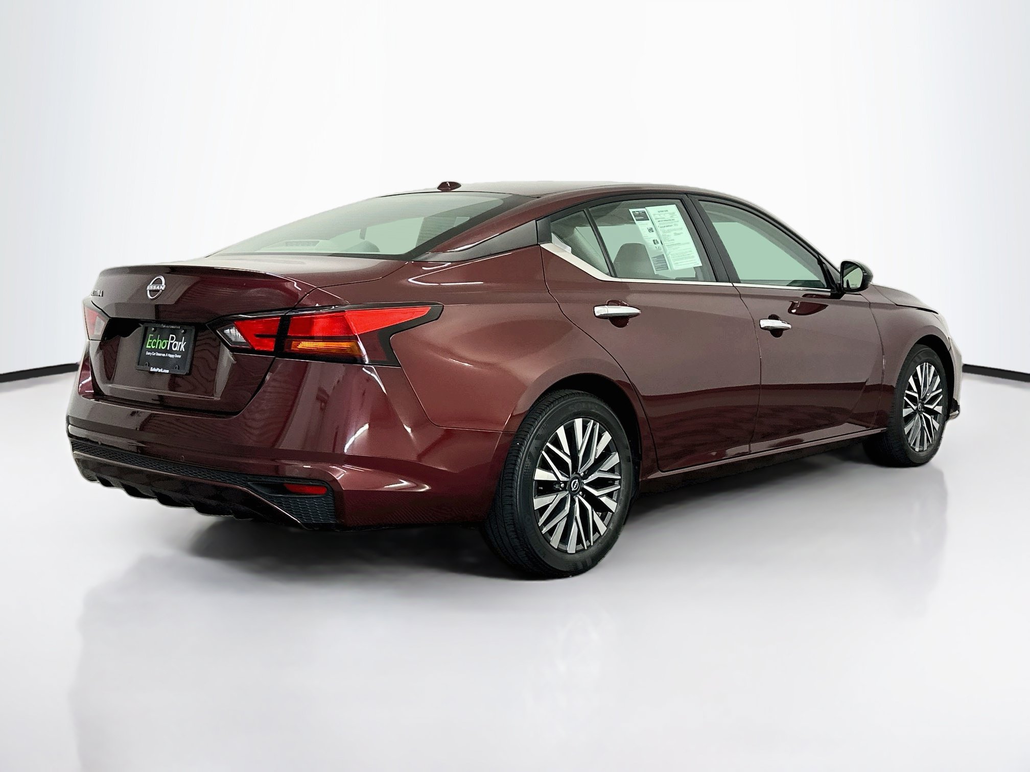 Used 2025 Nissan Altima 2.5 SV FWD image 9