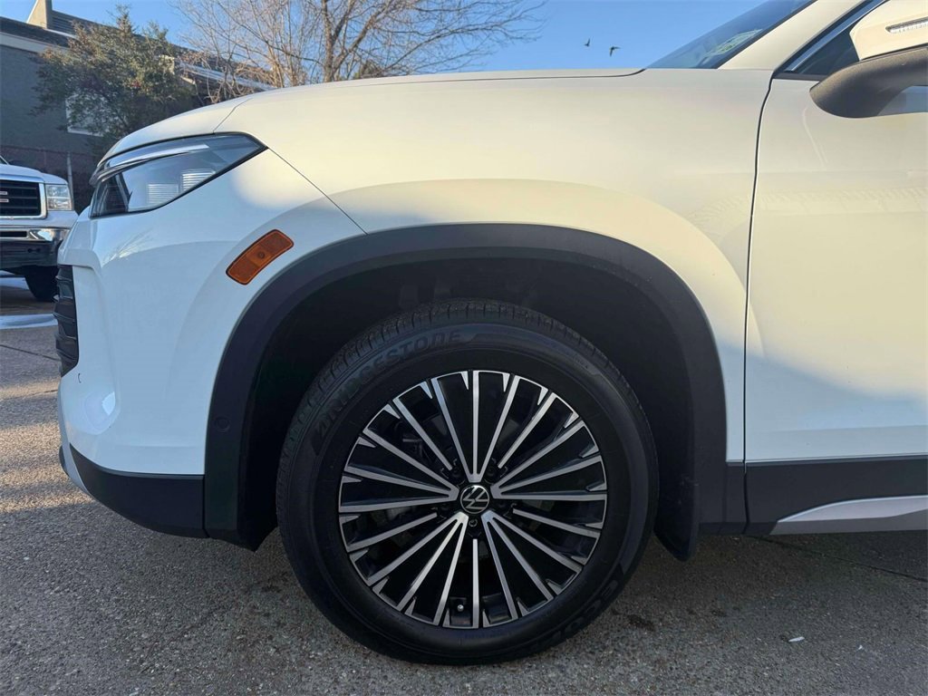 Used 2025 Volkswagen Tiguan S image 5