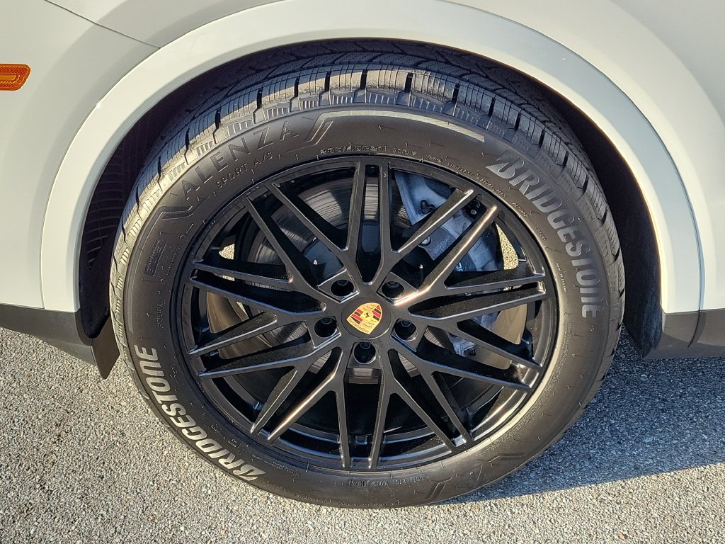 Certified 2026 Porsche Cayenne AWD/4WD image 12