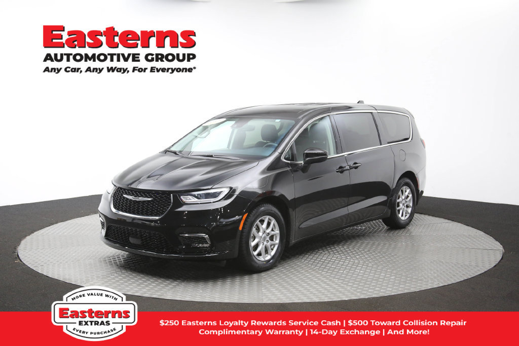 Used 2023 Chrysler Pacifica Touring-L FWD image 58