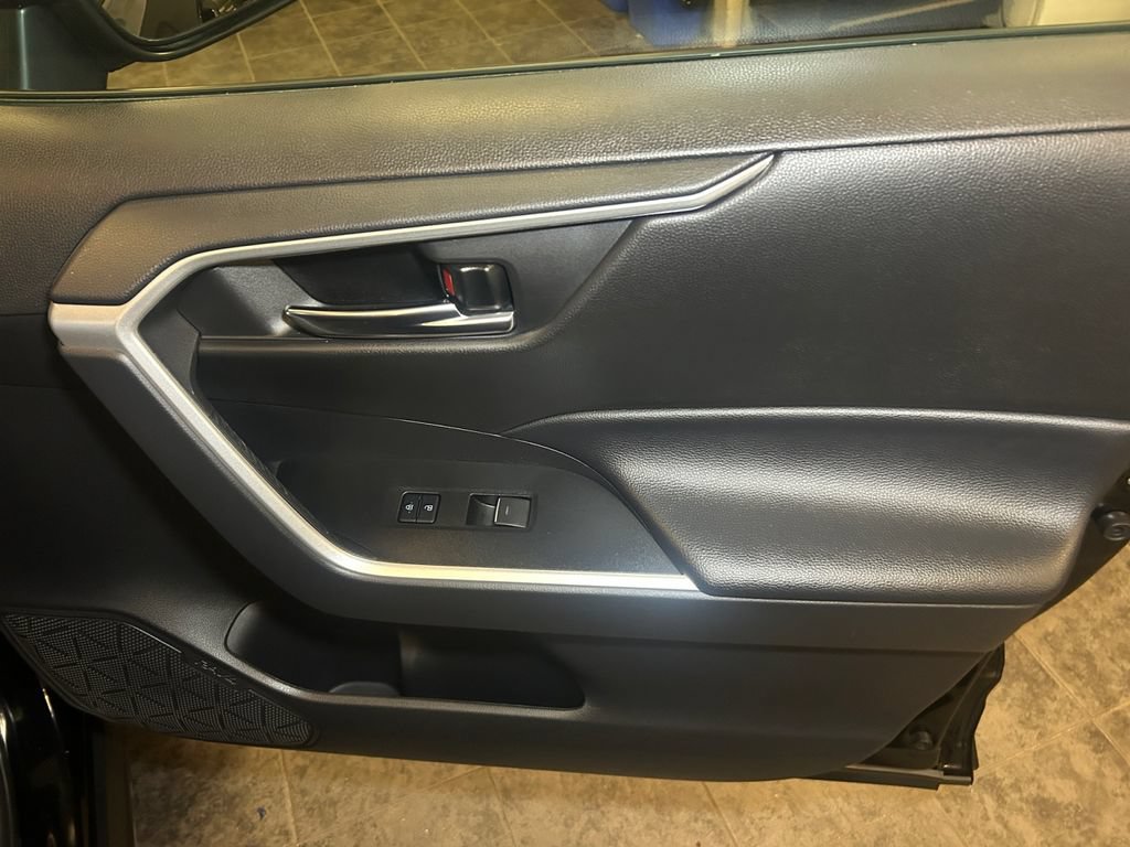 Used 2022 Toyota RAV4 XLE Premium AWD/4WD image 16