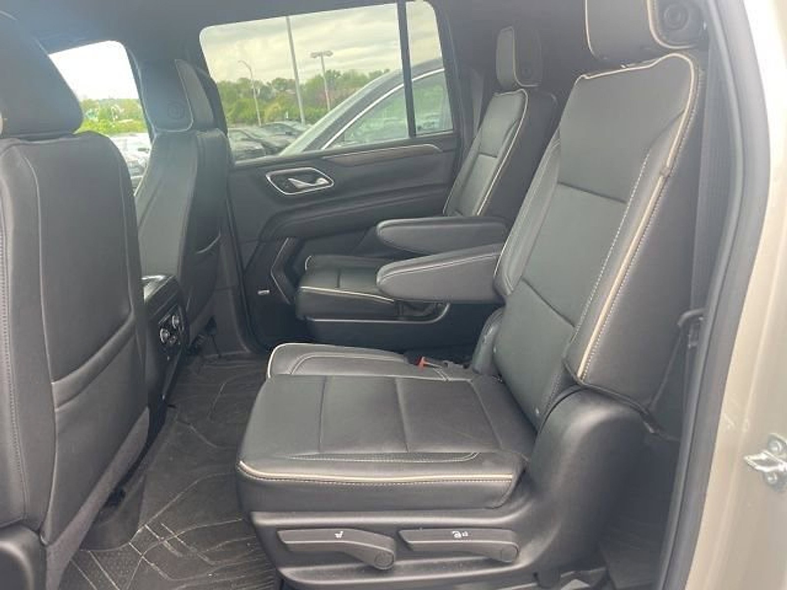 Used 2024 Chevrolet Suburban Premier AWD/4WD image 34