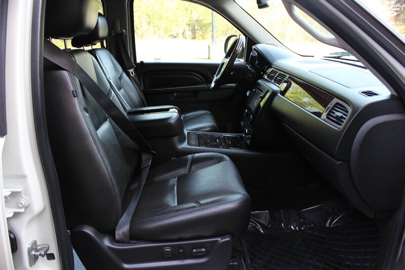 Used 2014 GMC Yukon XL Denali AWD/4WD image 20