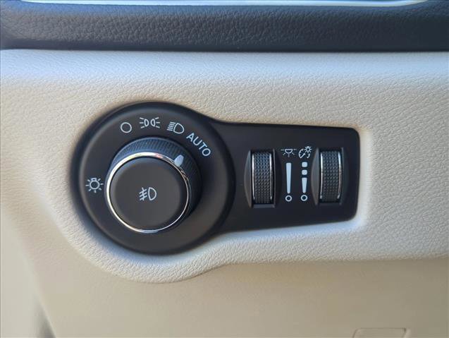 Used 2022 Chrysler Pacifica Limited image 11