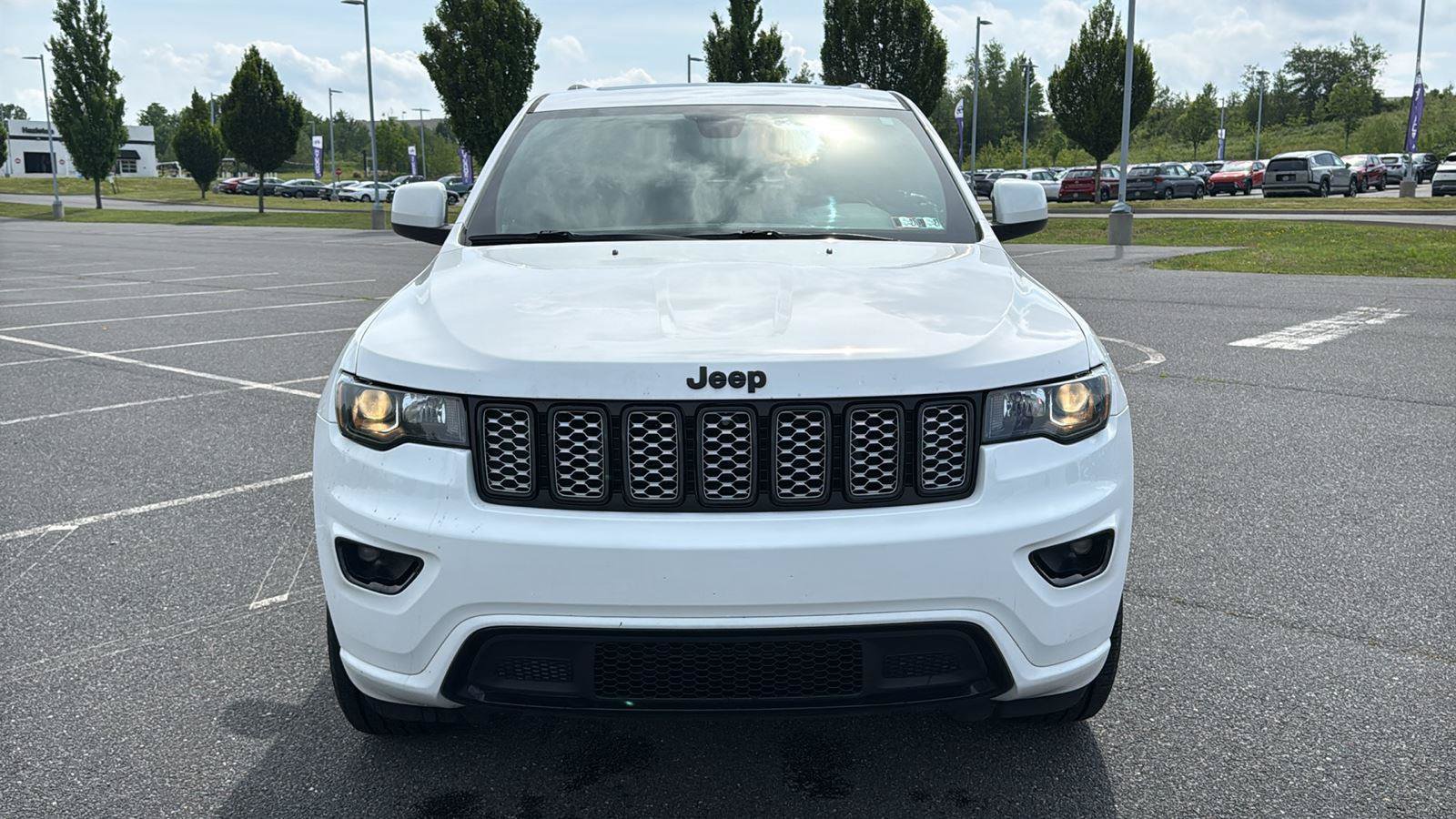Used 2021 Jeep Grand Cherokee Laredo X AWD/4WD image 16