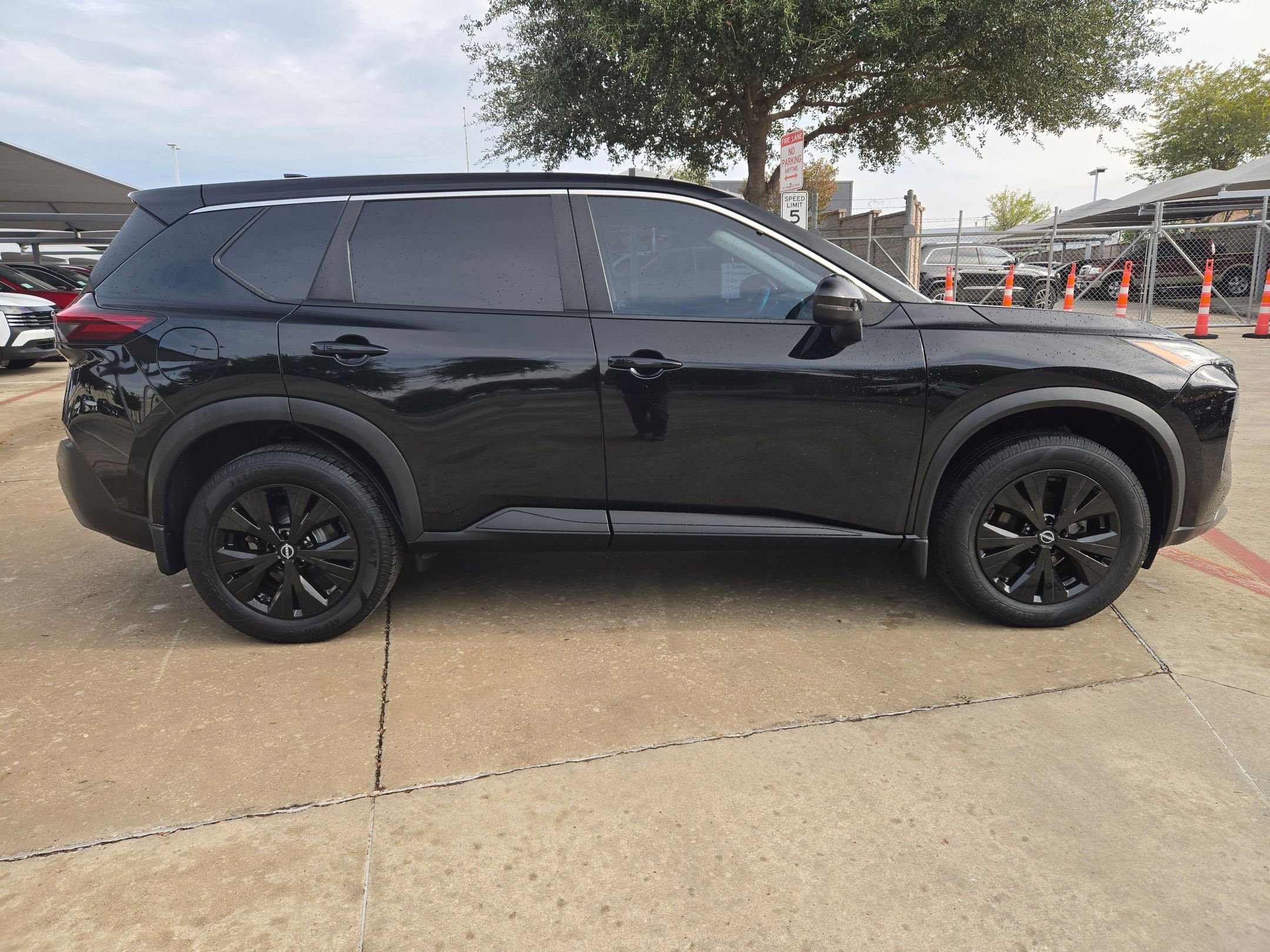 Used 2022 Nissan Rogue SV image 8