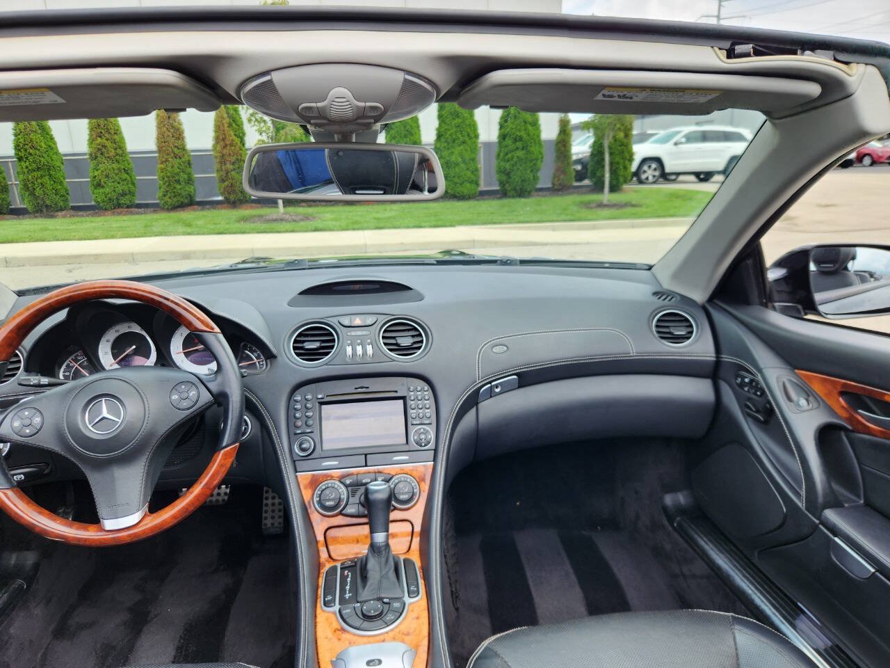 Used 2011 Mercedes-Benz SL 550 image 17