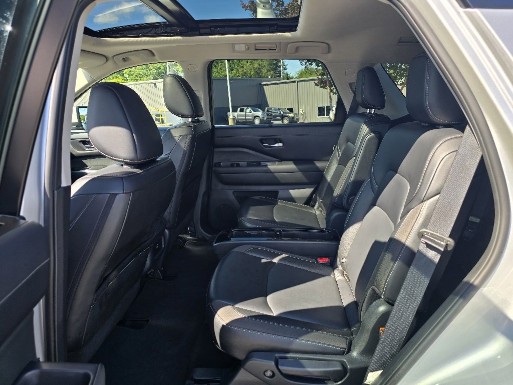 Used 2024 Nissan Pathfinder SL w/ SL Premium Package image 13