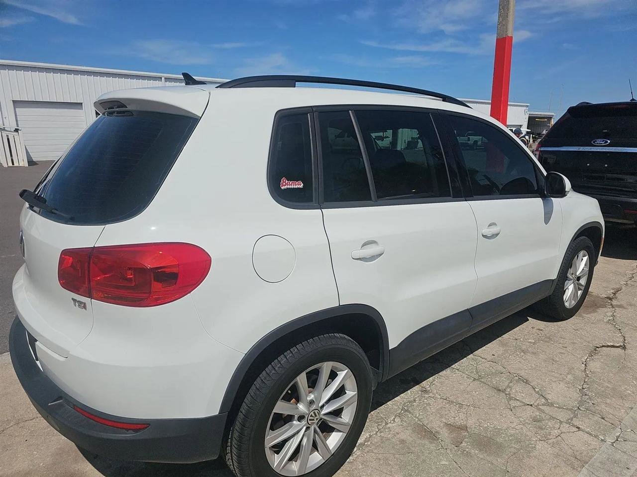 Used 2017 Volkswagen Tiguan Limited w/ Premium Package image 4