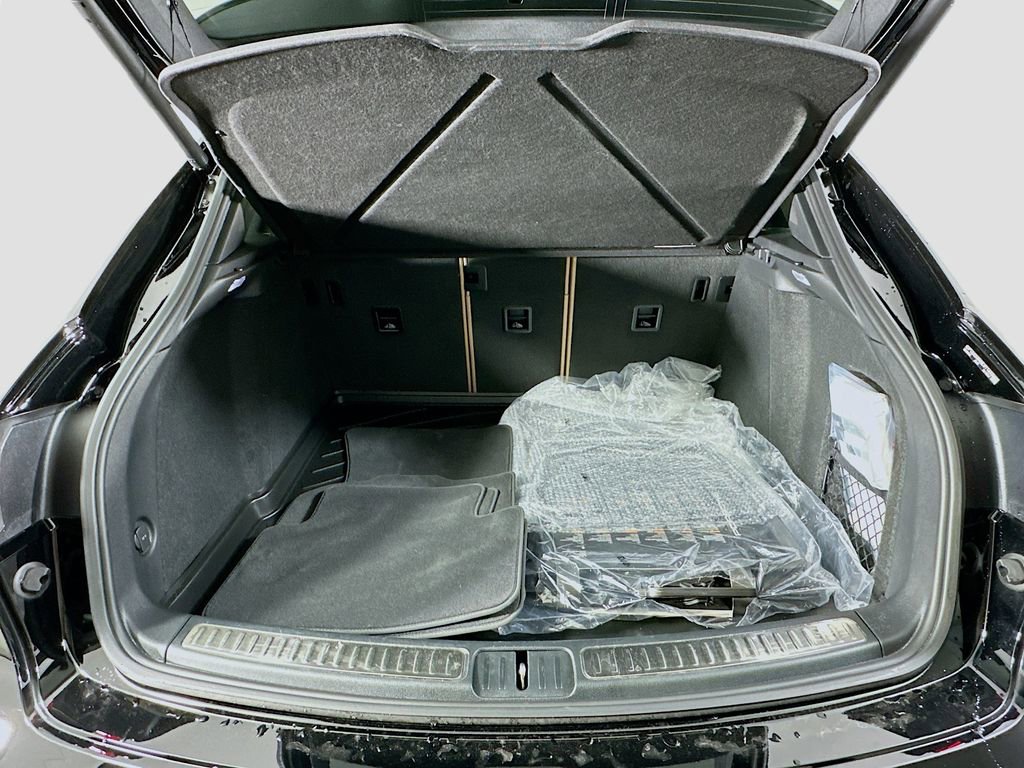 Used 2025 Porsche Macan image 28