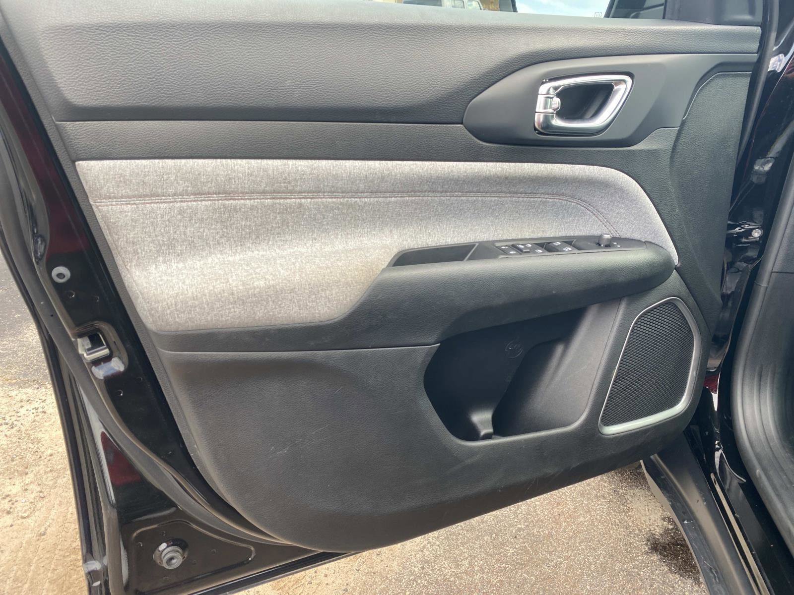 Used 2022 Jeep Compass Latitude image 21