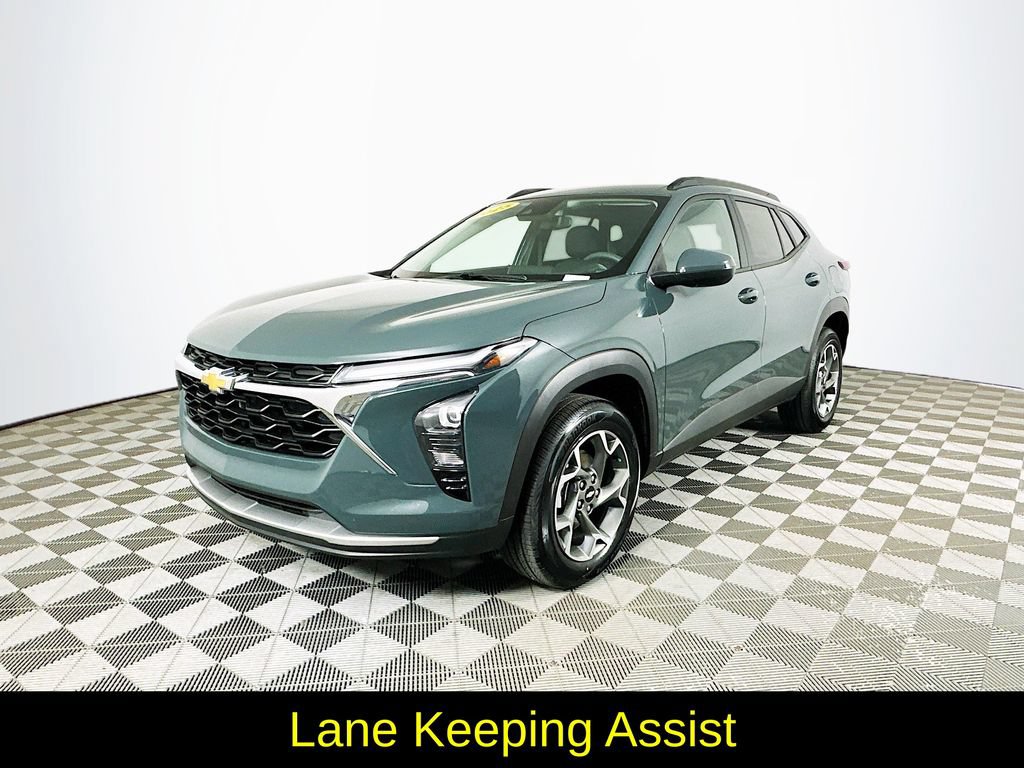 Used 2025 Chevrolet Trax LT FWD image 5