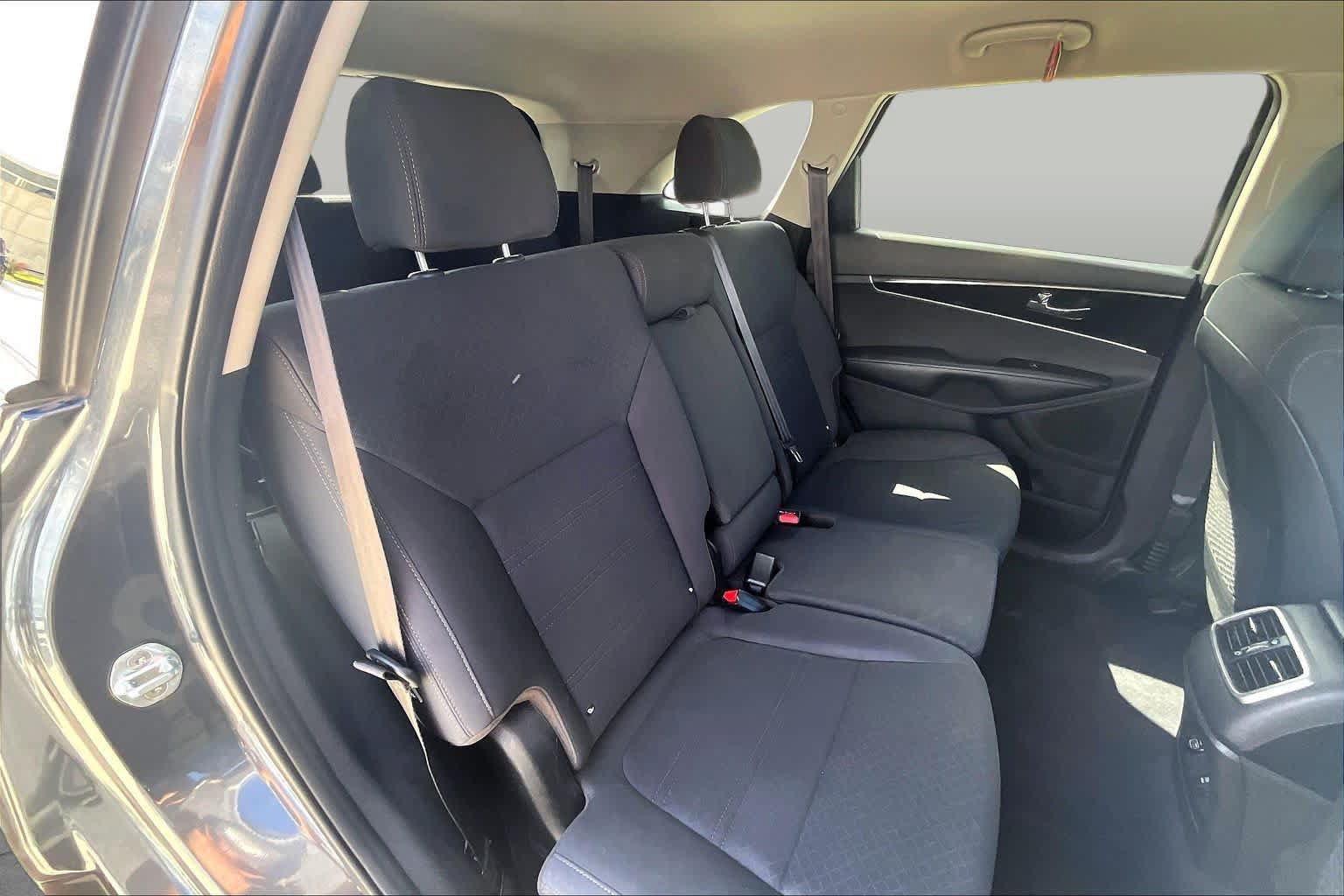 Used 2020 Kia Sorento LX AWD/4WD image 19
