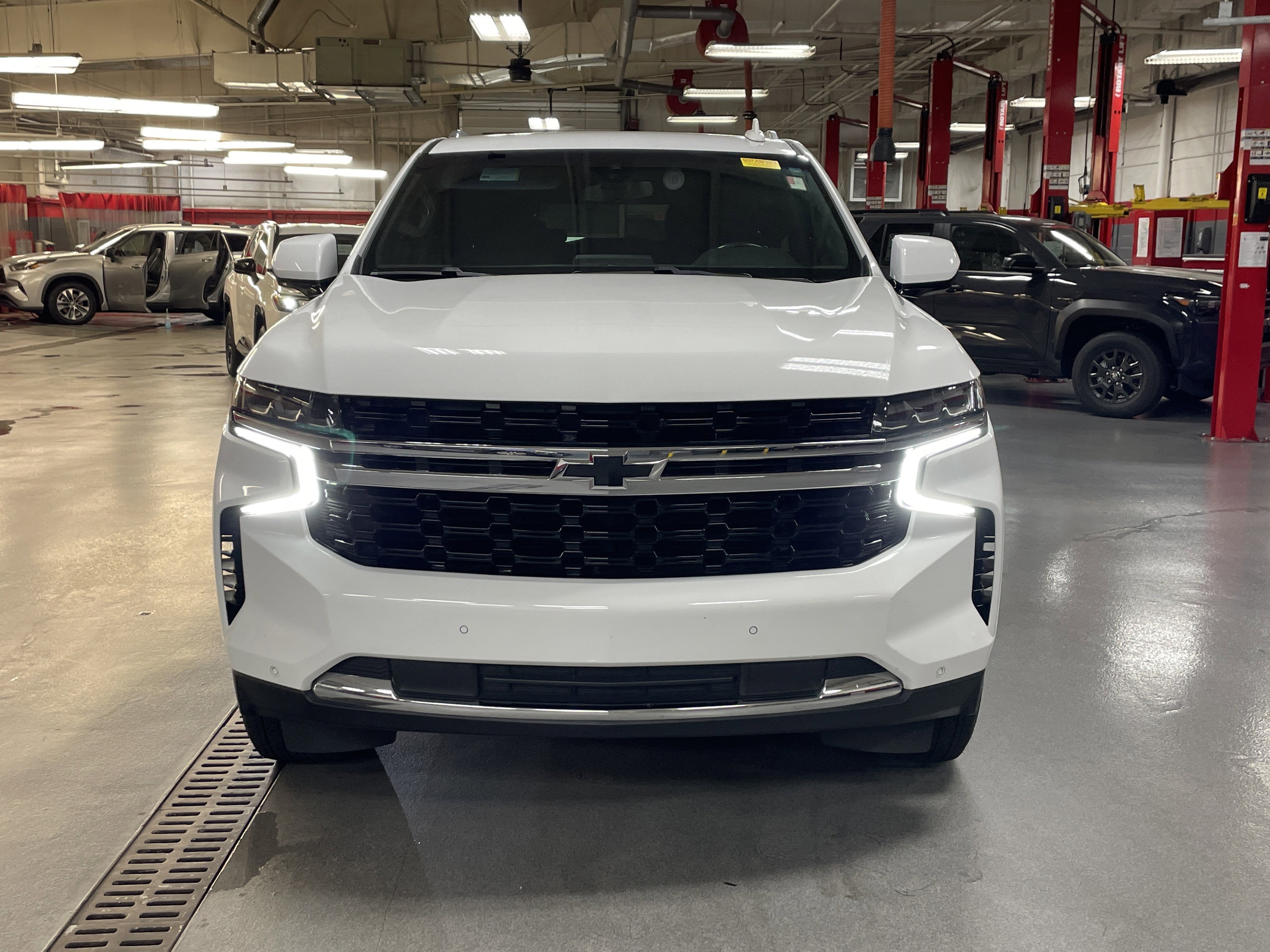 Used 2022 Chevrolet Suburban LS w/ Driver Alert Package RWD image 3
