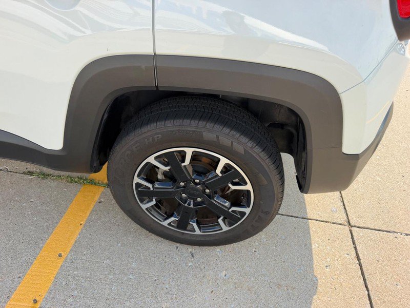 Used 2023 Jeep Renegade Trailhawk AWD/4WD image 5