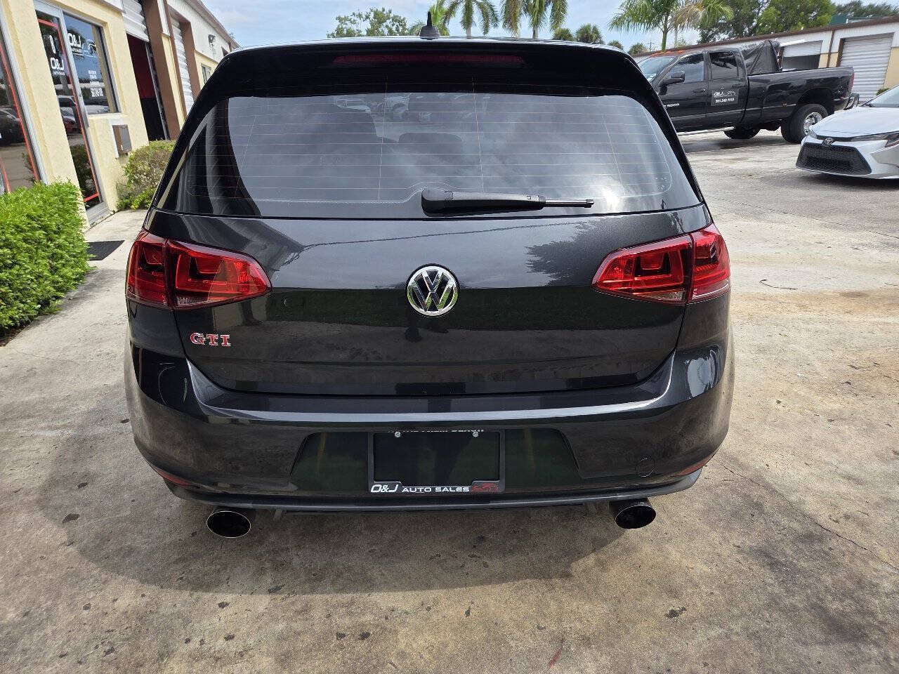 Used 2017 Volkswagen GTI SE FWD image 5