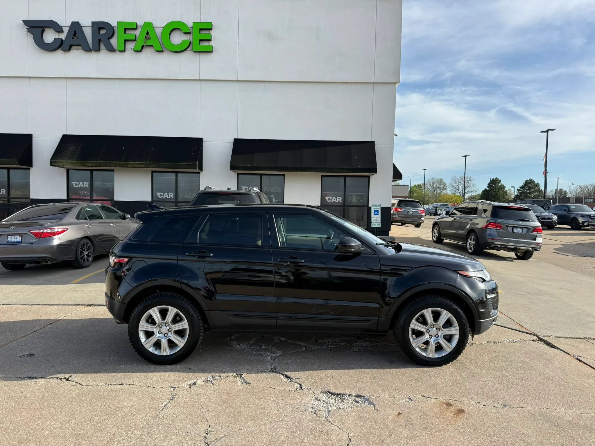 Used 2017 Land Rover Range Rover Evoque SE AWD/4WD image 18