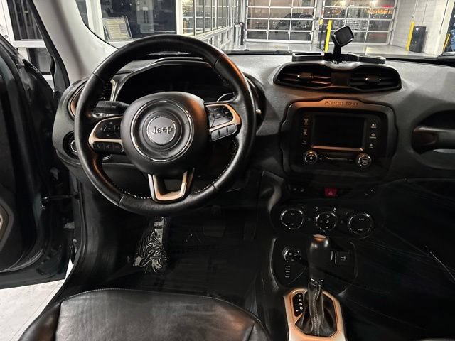 Used 2017 Jeep Renegade Trailhawk AWD/4WD image 22