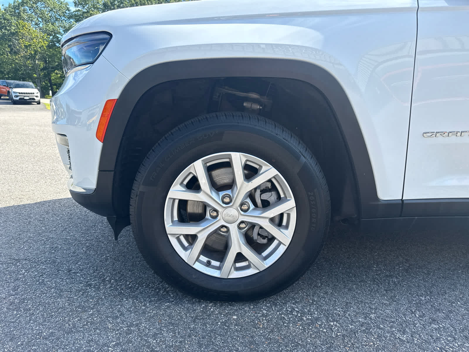 Used 2023 Jeep Grand Cherokee L Limited AWD/4WD image 7