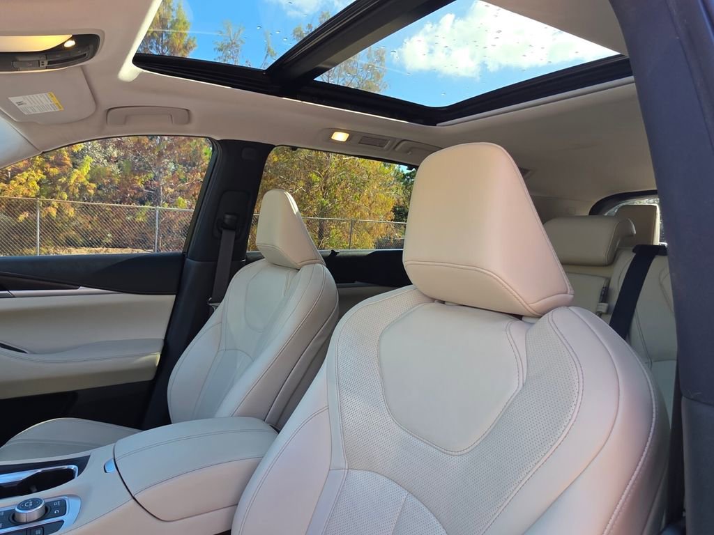 Used 2022 INFINITI QX60 Sensory w/ Cargo Package image 26